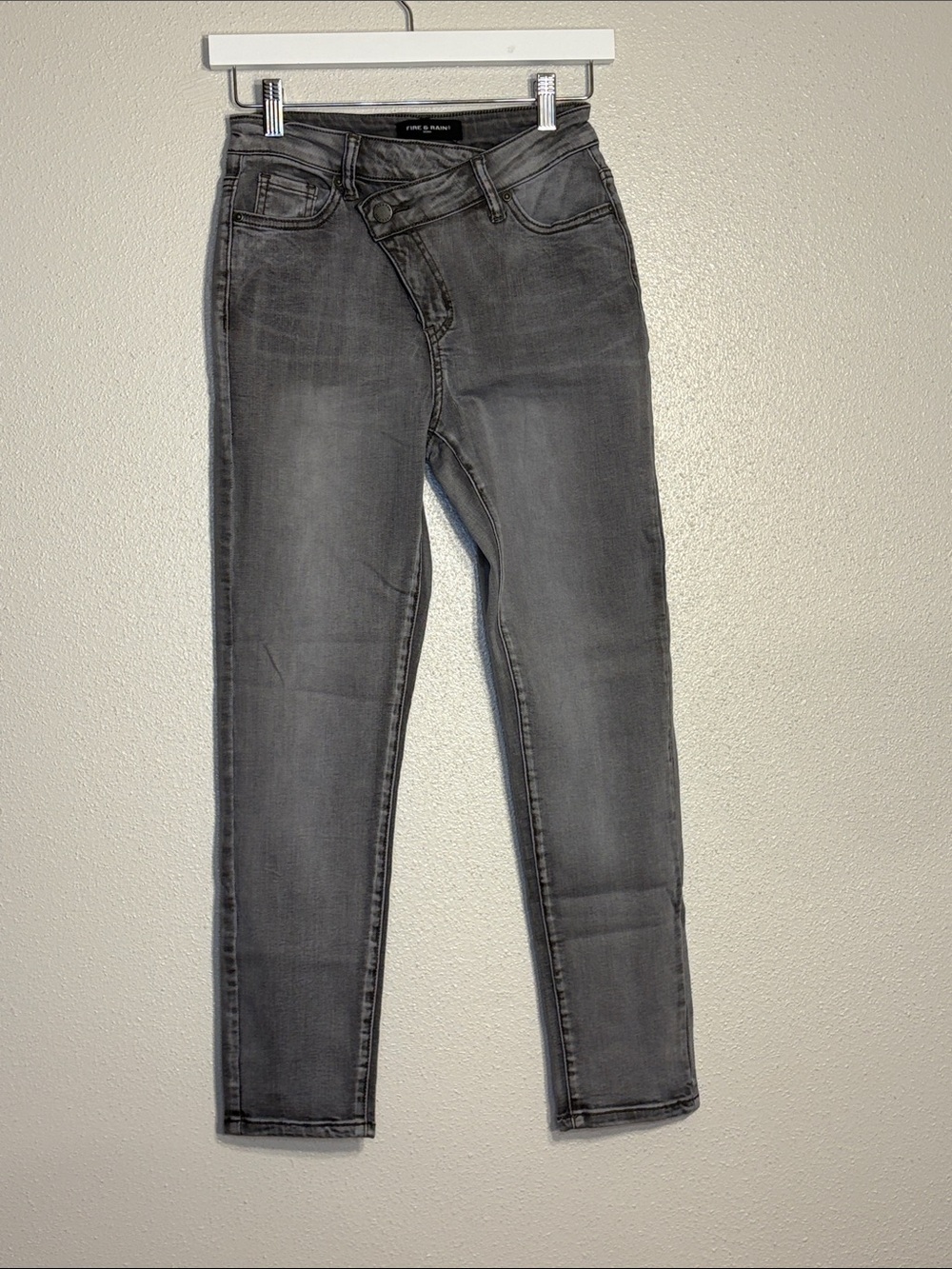 Fire & Rain Grey Criss Cross Asymmetrical Waist Skinny Jeans Size 3
